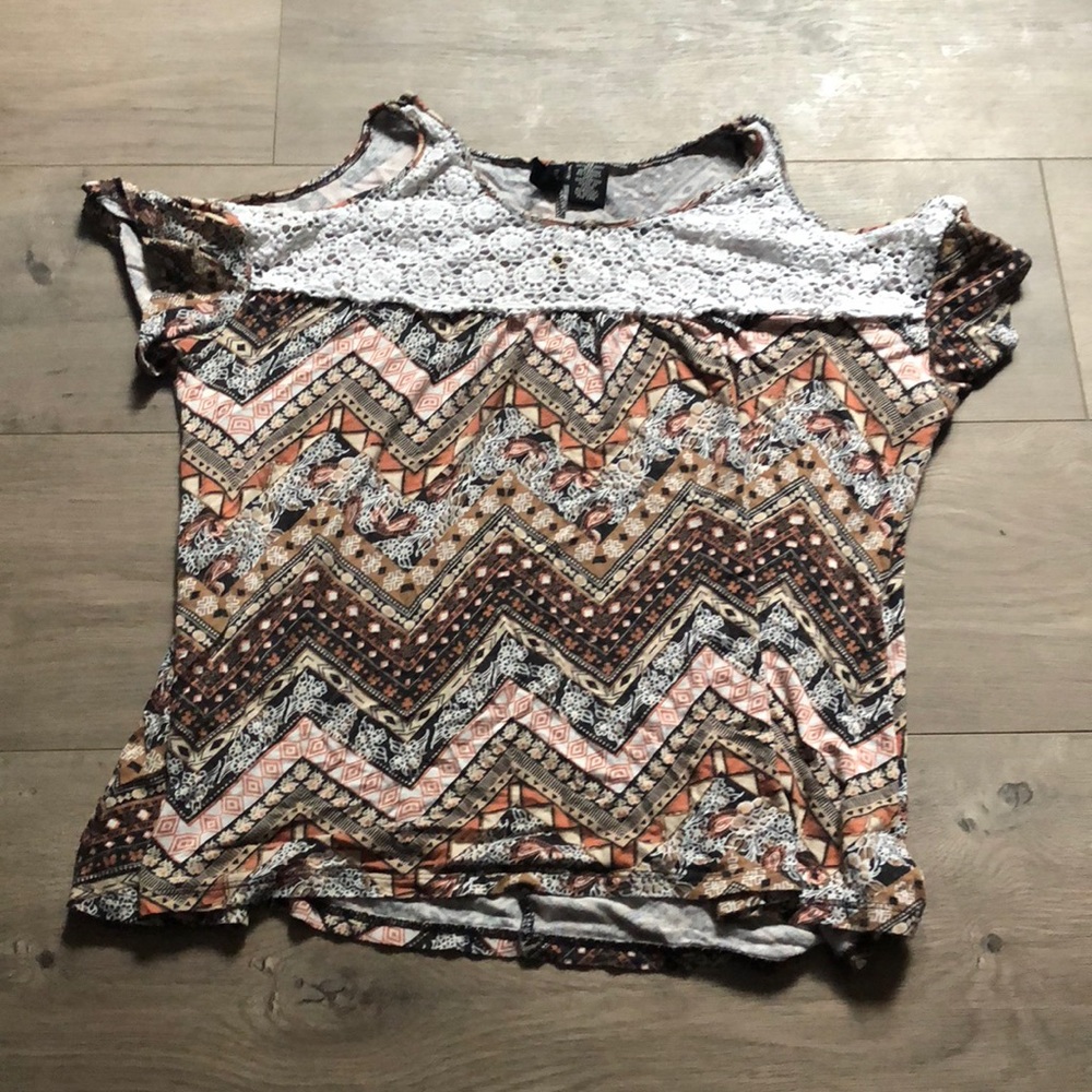 a shirt with shoulders showing